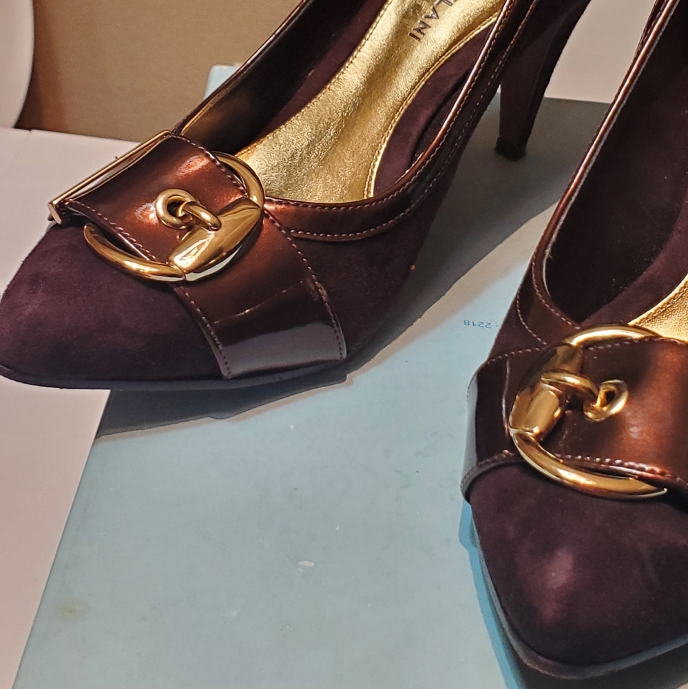 Antonio Melanie brown and gold leather hills size 8.5